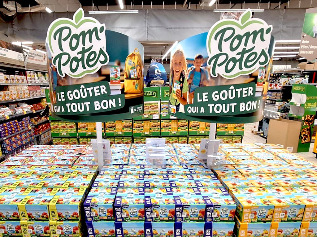 Théâtralisation GMS avec fronton sur mât