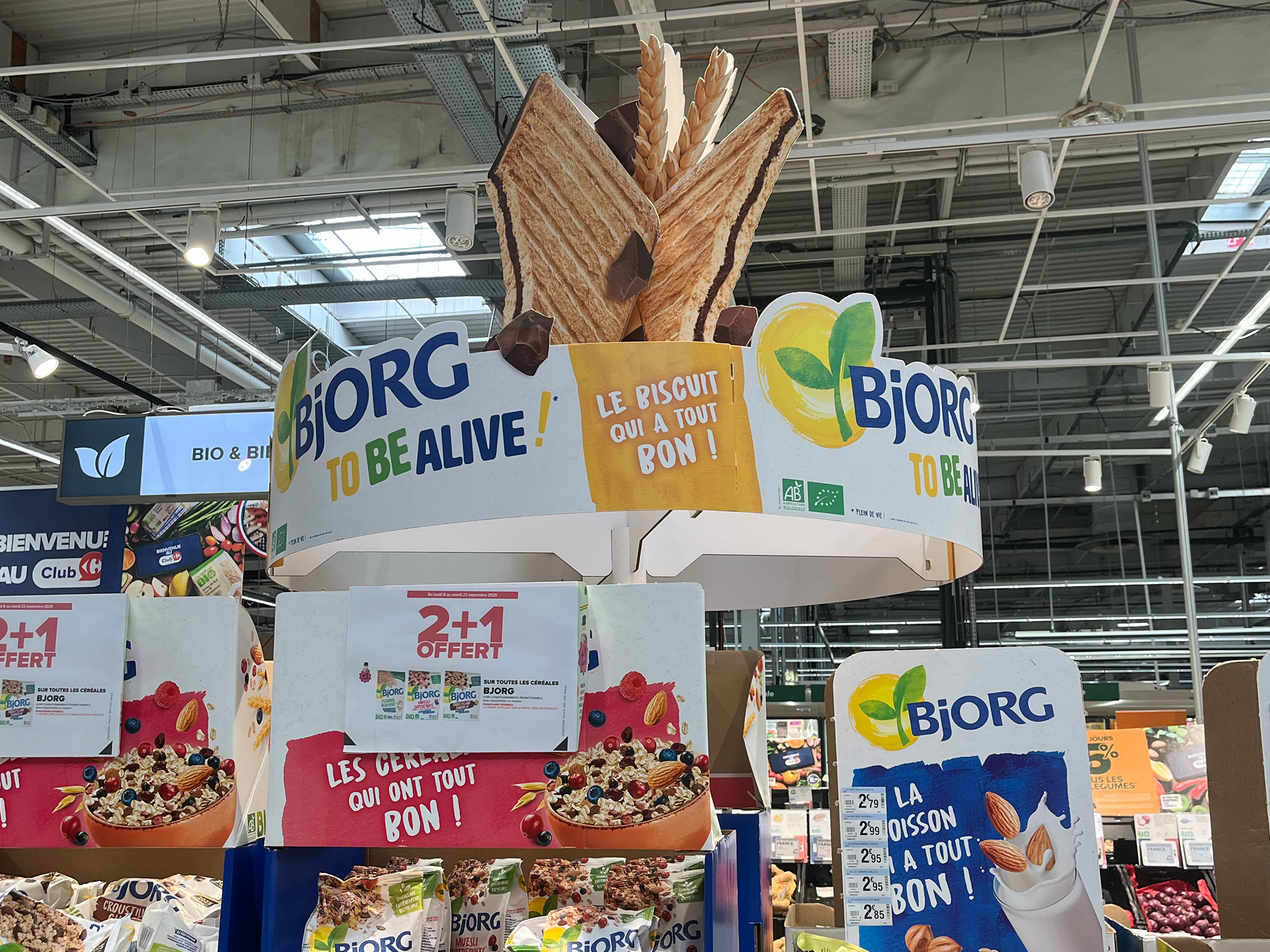 PLV Carrousel Biscuits en GMS Bjorg Temps Fort Printemps de la Bio