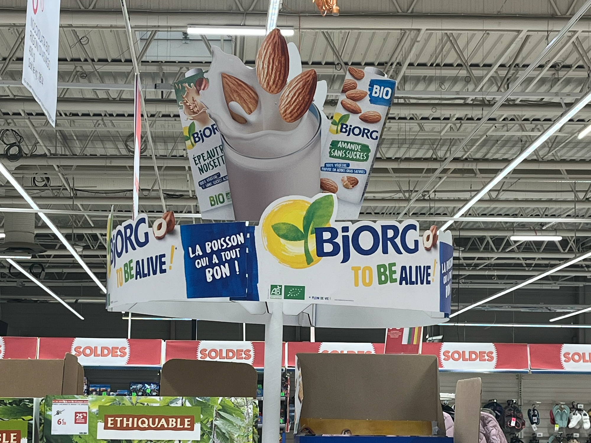 PLV Carrousel Boissons Végétales en GMS Bjorg Temps Fort Printemps de la Bio